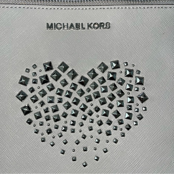 Michael Kors Giftables XL Zip Clutch Bag Saffiano Leather “Gray” Heart Studs - Picture 7 of 11